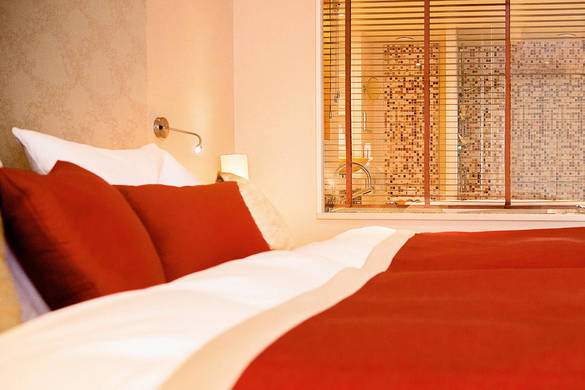 Hapag Lloyd Cruises MS Europa Spa Suite 2.jpg